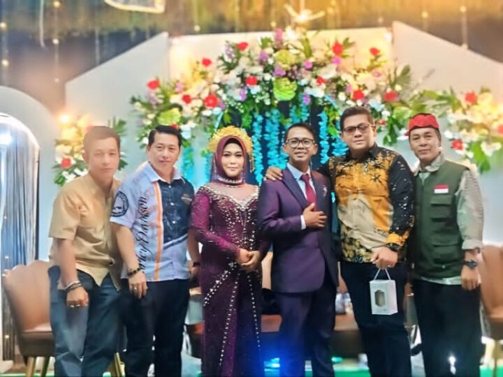 Ketua FWJI Jakbar Beri Pesan Sentuh, Hujan Rintik Mewujudkan Kehangatan Pernikahan Deni (Galang) & Ida