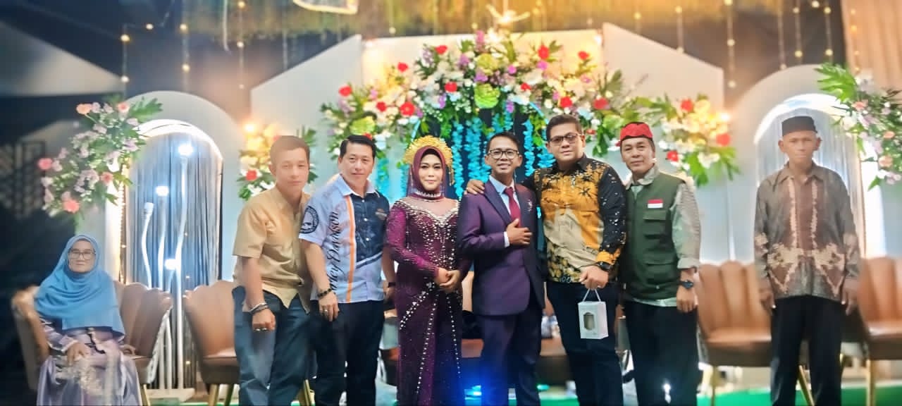 Ketua FWJI Jakbar Beri Pesan Sentuh, Hujan Rintik Mewujudkan Kehangatan Pernikahan Deni (Galang) & Ida