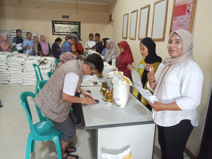Pemdes Desa Batok Salurkan Bantuan Pangan kepada 1.395 KPM Bidang Kesra Tegaskan Penyaluran Tepat Sasaran