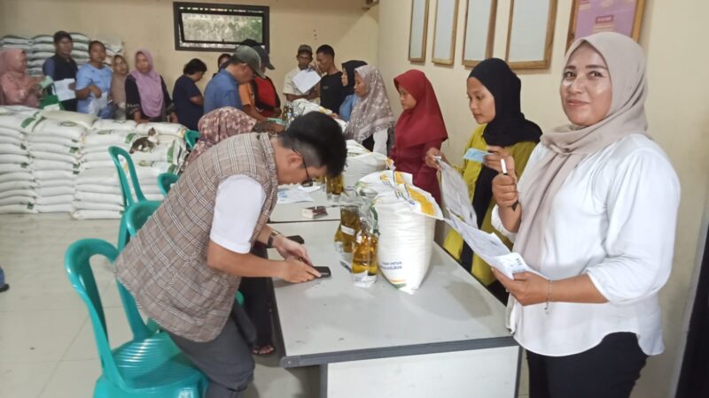 Pemdes Desa Batok Salurkan Bantuan Pangan kepada 1.395 KPM Bidang Kesra Tegaskan Penyaluran Tepat Sasaran