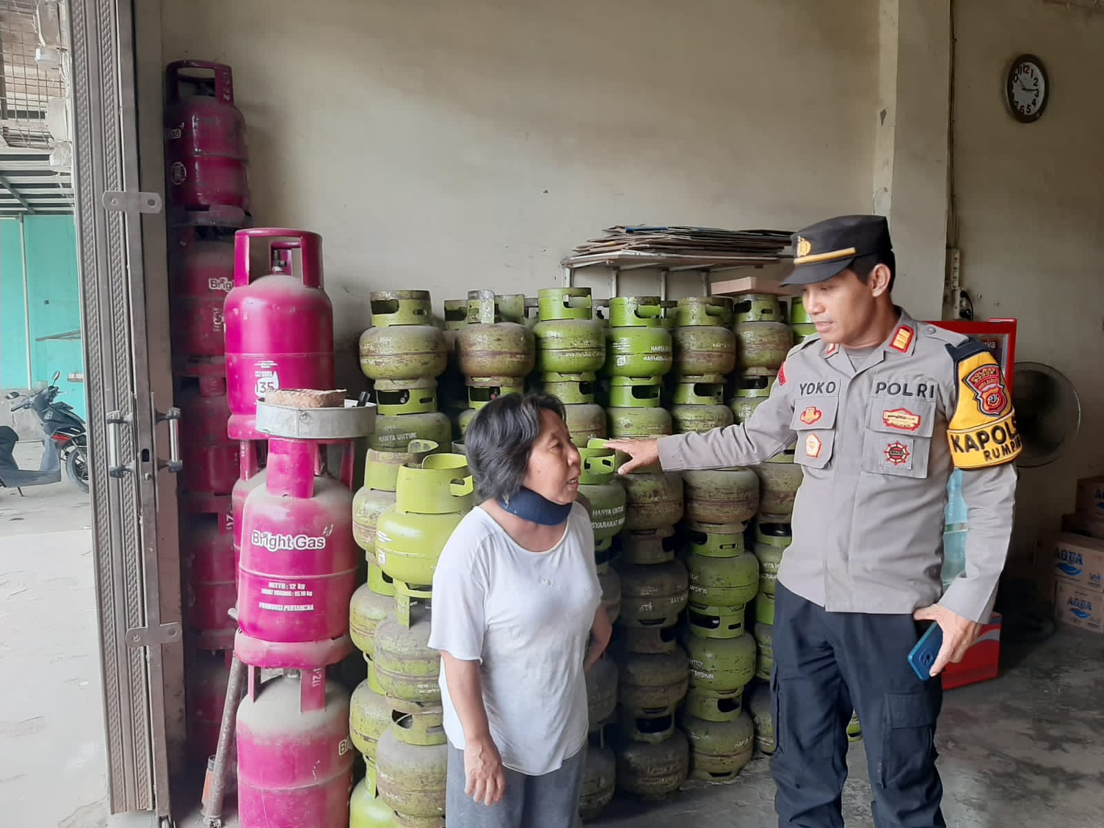 Kapolsek Rumpin Pastikan Ketersediaan Gas Elpiji 3 Kg Aman Jelang Nataru 2026