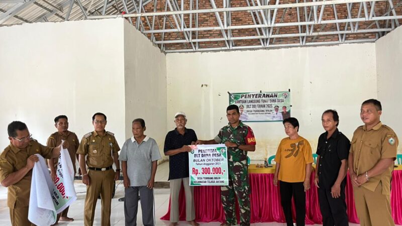 Pastikan Tepat Sasaran, Babinsa Koramil 1015-08/Mentaya Hulu Dampingi Penyaluran BLT DD.