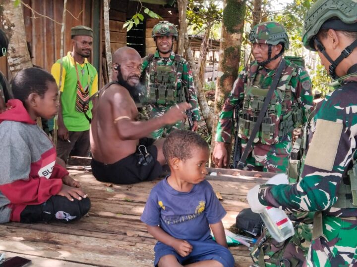 Sehat Bersama Satgas Mobile Yonif 300/Brajawijaya