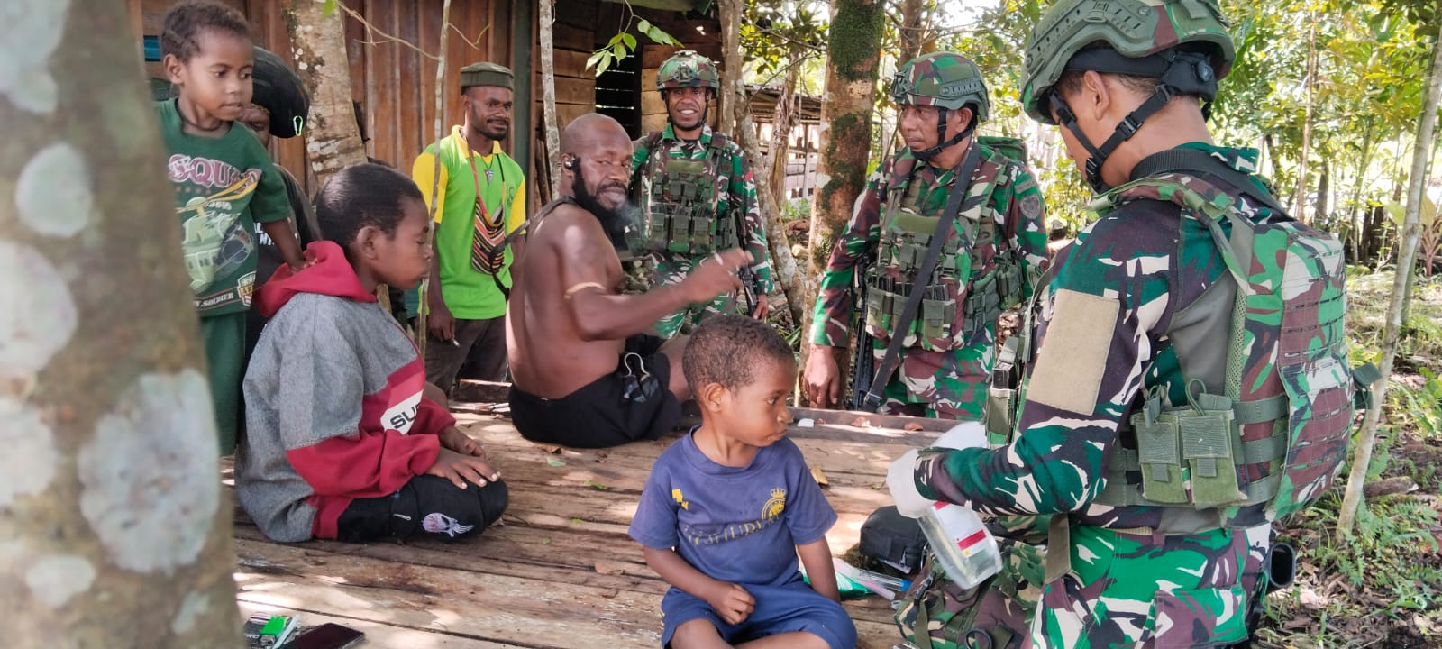 Sehat Bersama Satgas Mobile Yonif 300/Brajawijaya