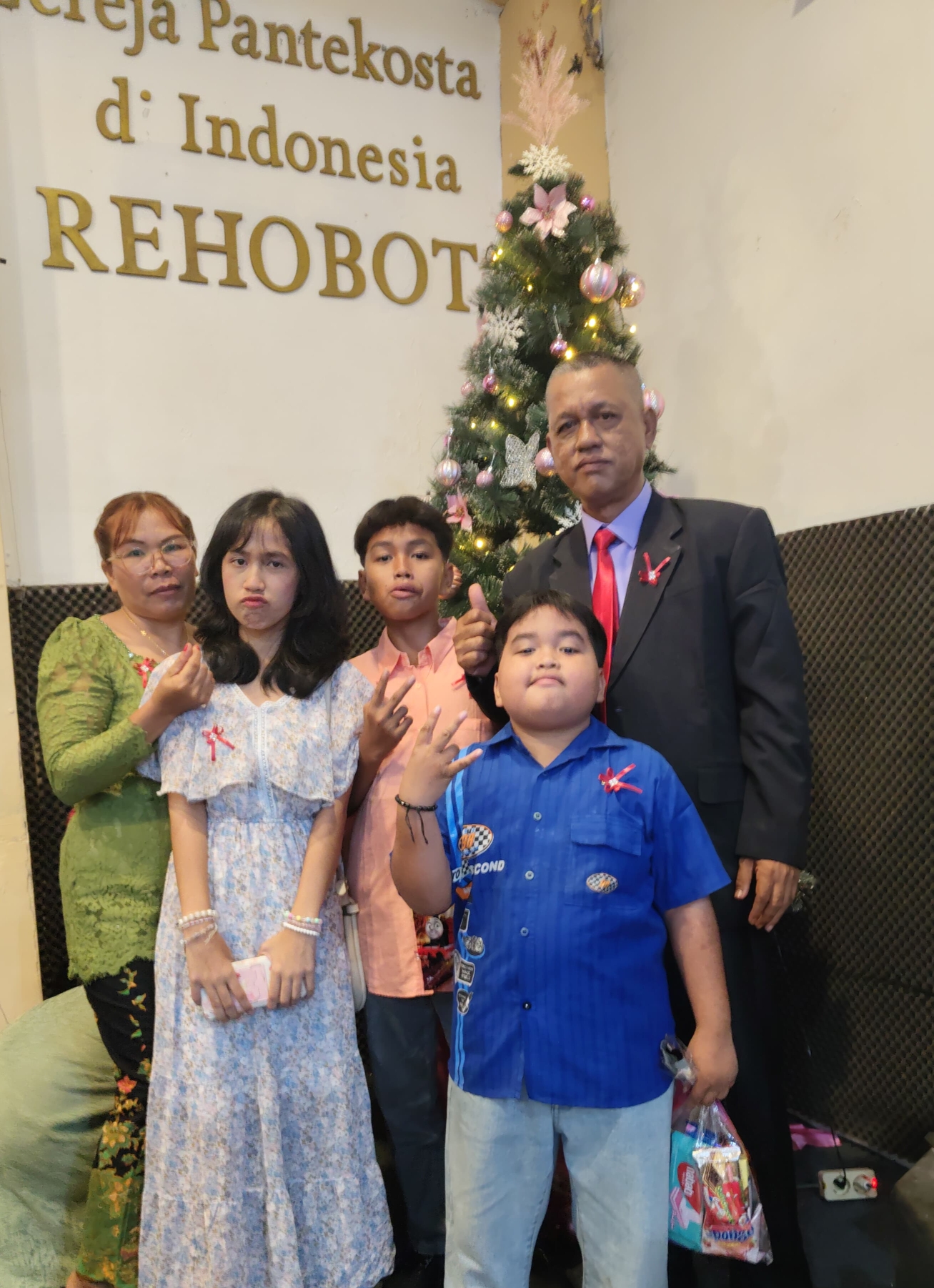 Keluarga Besar Siraja Lumban Tobing Boru Bere -Ibebere Parungpanjag Adakan Perayaan Natal Bersama di Gereja GPDI Rehobot