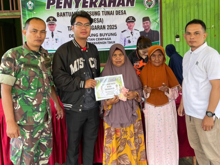 Babinsa Koramil 1015-06/Cempaga Dampingi Penyerahan Bantuan Langsung Tunai Dana Desa.