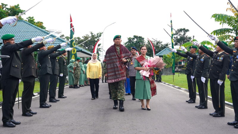 Penyambutan Pangdam I/BB dan Ketua Persit KCK Daerah I/BB di Makodam I/BB