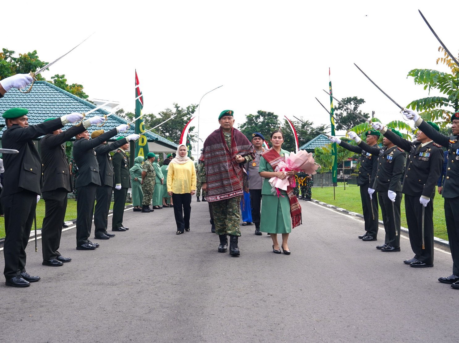Penyambutan Pangdam I/BB dan Ketua Persit KCK Daerah I/BB di Makodam I/BB