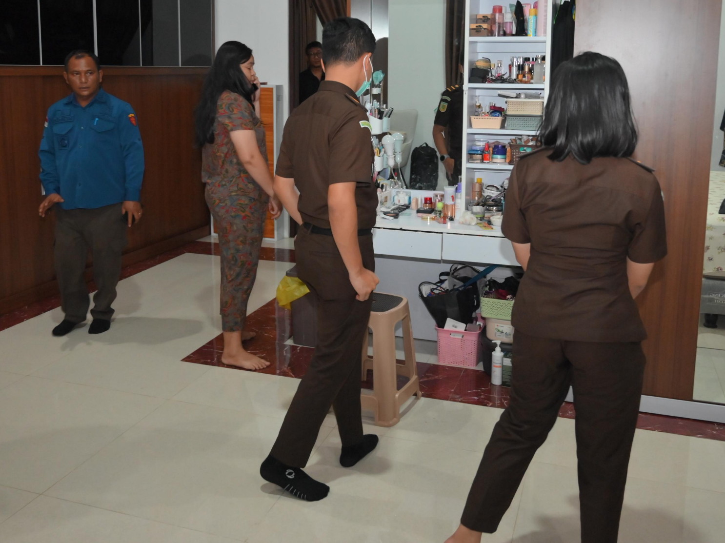 Penyidik Kejati Kalteng Geledah 3 Lokasi Terkait Dugaan Tindak Pidana Korupsi Penjualan/ Ekspor Zircon Oleh PT. Investasi Mandiri