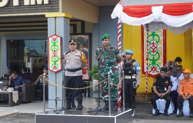 Komandan Kodim 1015/Sampit Hadiri Apel Gelar Pasukan Operasi Kepolisian Terpusat “Lilin Telabang” tahun 2025 dalam rangka Pengamanan Natal 2025 dan Tahun Baru 2026