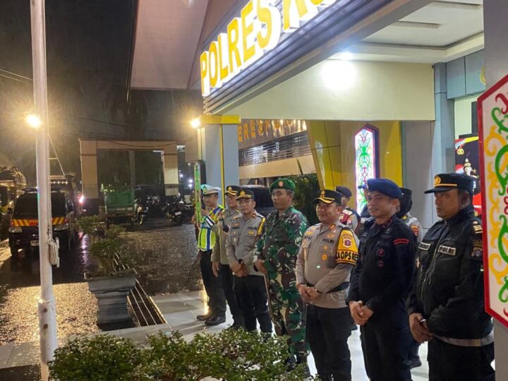 Ciptakan Rasa Aman Di Malam Pergantian Tahun, Kodim 1015/Sampit Bersama Polres Kotim Laksanakan Patroli di Wilayah