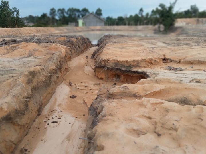 PUPR Kobar Bidang CK TA.2025 Kolam Resapannya di Sport Center Mulai Menampung Tanah.