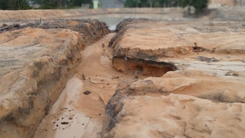 PUPR Kobar Bidang CK TA.2025 Kolam Resapannya di Sport Center Mulai Menampung Tanah.