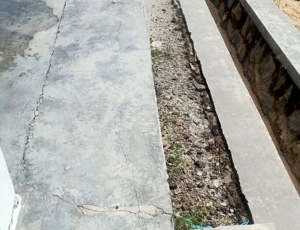 Proyek Bangunan Terbuka Lapangan Tembak Dinas PUPR Kobar Pelataran Terasnya Retak.