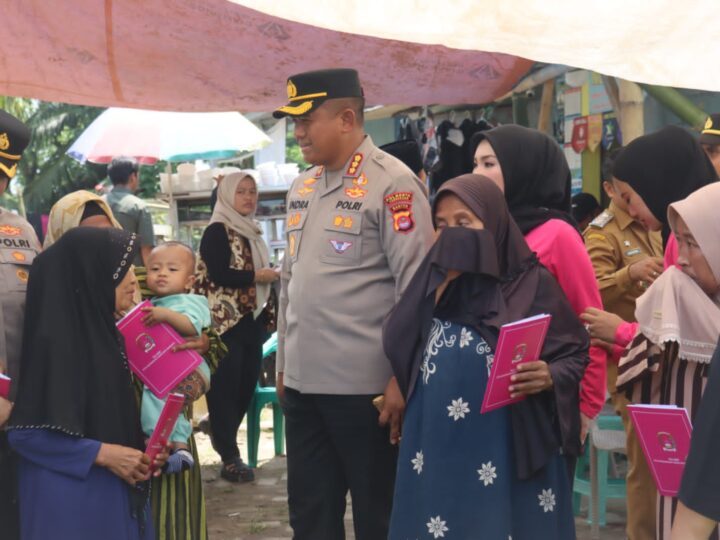 Kapolresta Tangerang dan Ketua Bhayangkari Salurkan Bantuan Untuk Korban Tanah Longsor di Cisoka