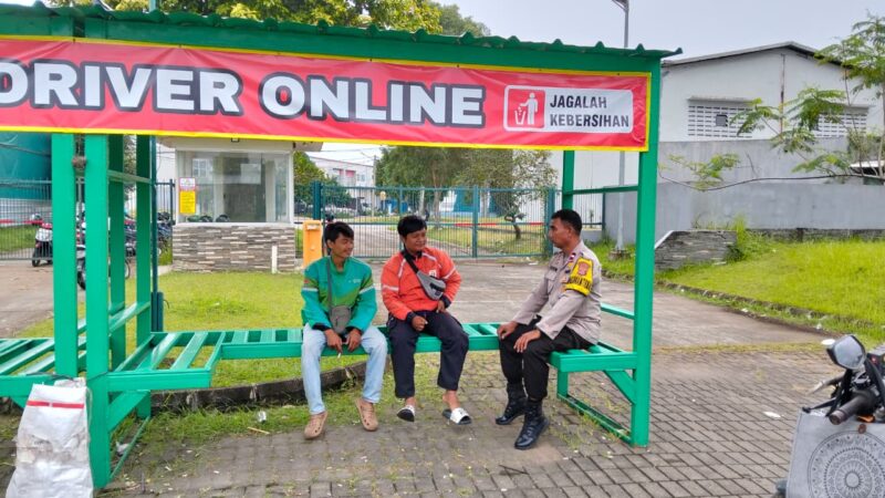 Bhabinkamtibmas Kelurahan Sukamulya Laksanakan Ngariung Bersama Ojol, Sampaikan Pesan Kamtibmas