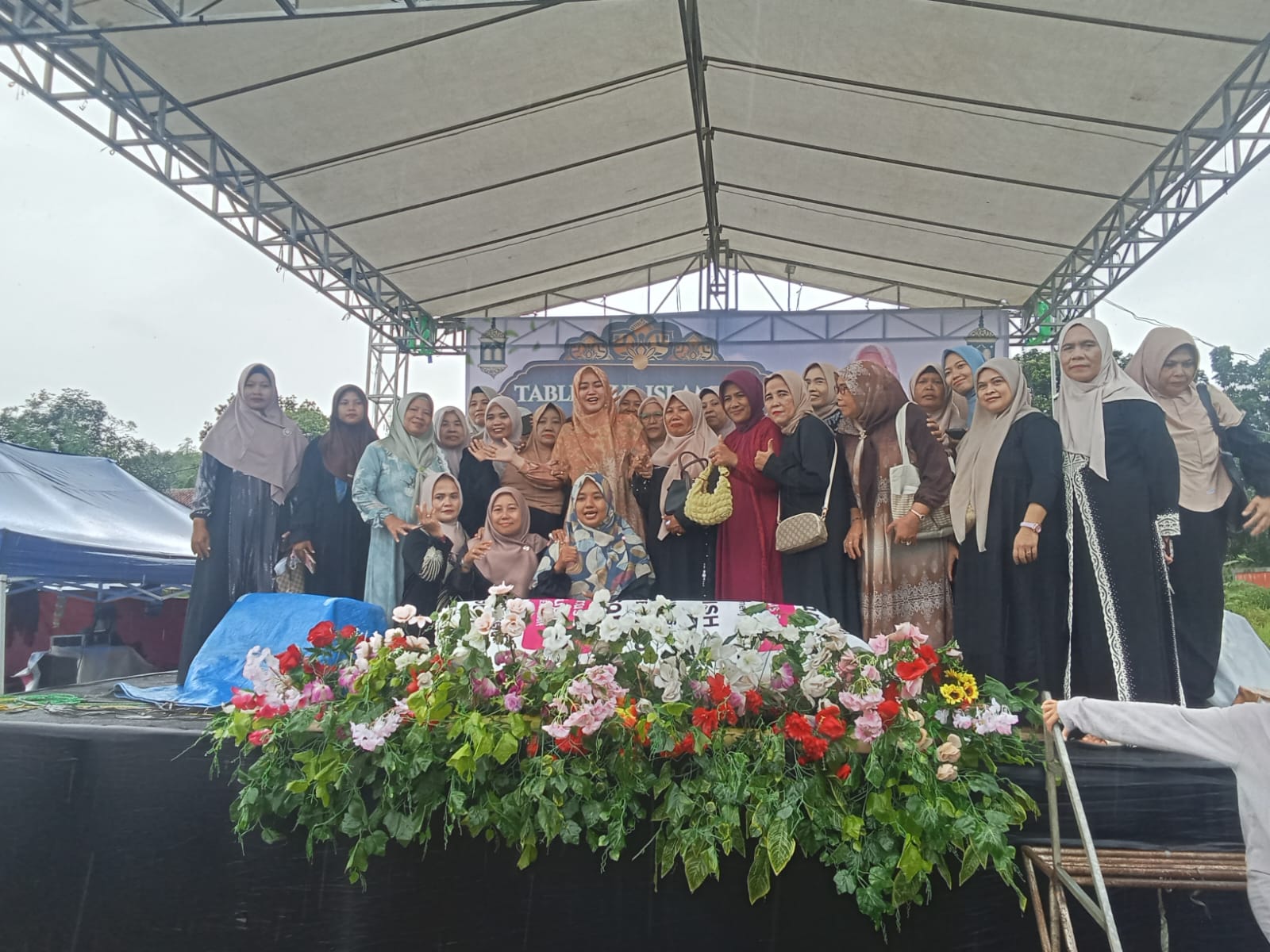 Sukses Gelar Tablighul Islamiyah  Peringatan Isro Mi’raj Nabi Muhammad SAW Majlis Ta’lim Ibu Al-hidayah Cilejet