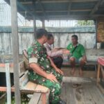 Babinsa Koramil 1015-03/Mentawa Baru Ketapang Ciptakan Keakraban dengan Warga Binaan Melalui Komsos