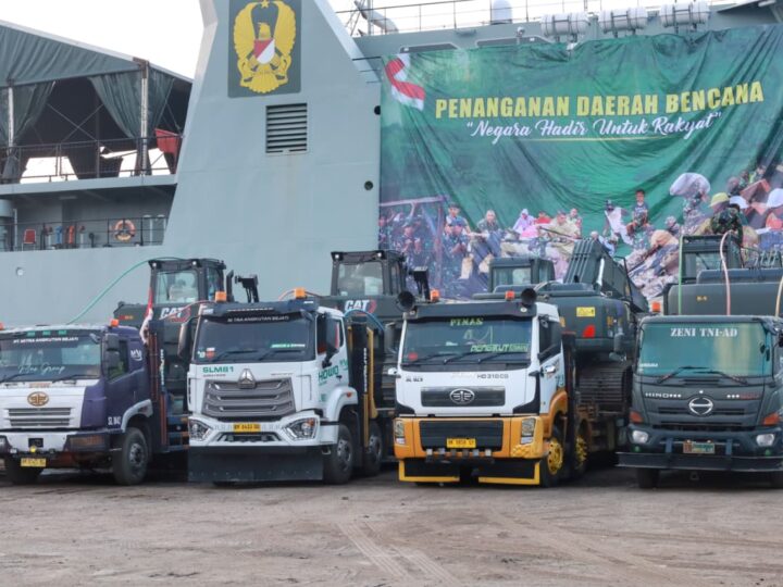 Almatzi Bantuan Kasad Untuk Penanganan Bencana Sumut Tiba di Pelabuhan Belawan