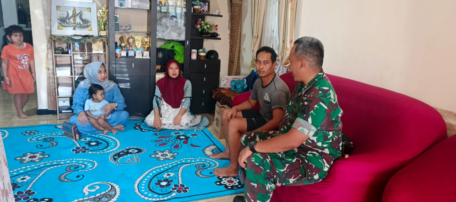 Wujud Kepedulian, Komandan Kodim 1015/Sampit Jenguk Anggota Yang Sakit