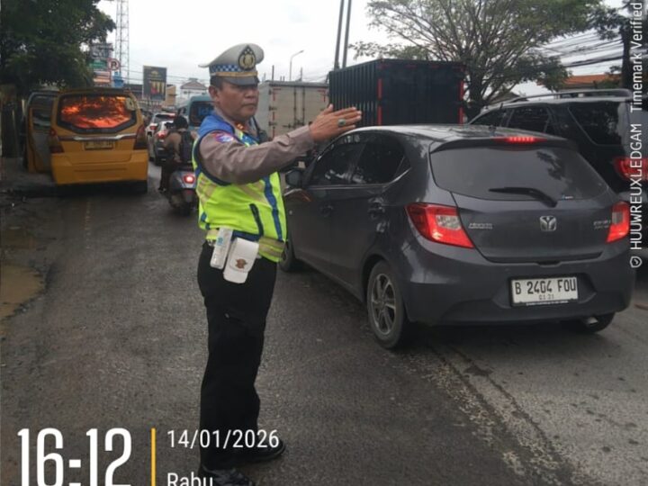 Polsek Cikupa Laksanakan PECAK Strong Point Sore Hari, Antisipasi Kemacetan dan Laka Lantas