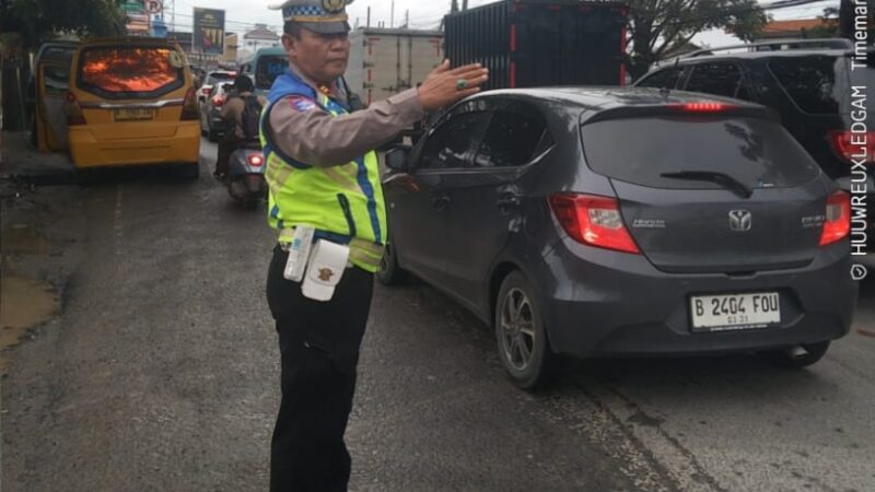 Polsek Cikupa Laksanakan PECAK Strong Point Sore Hari, Antisipasi Kemacetan dan Laka Lantas