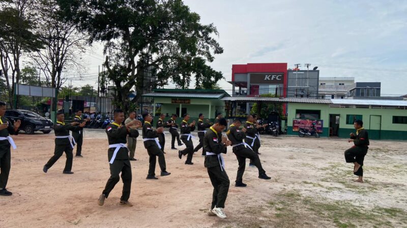 Tingkatkan Kemampuan dan Ketangkasan Prajurit, Kodim 1015/Sampit Gelar Latihan Pencak Silat Militer