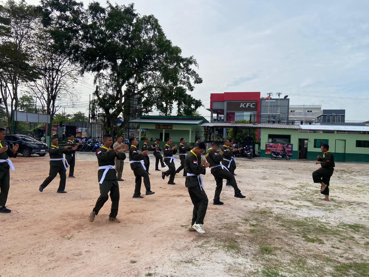 Tingkatkan Kemampuan dan Ketangkasan Prajurit, Kodim 1015/Sampit Gelar Latihan Pencak Silat Militer