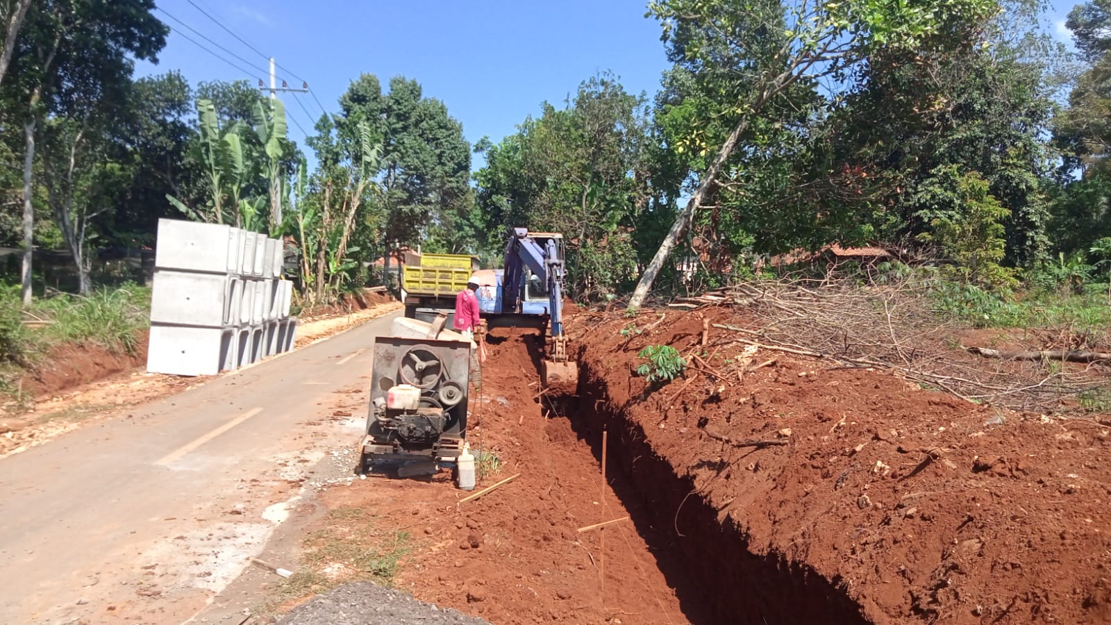 Proyek Mangkrak Pembangunan Jalan Tlagah – Bulangan Barat Pamekasan Mangkrak Tidak Sesuai RAB
