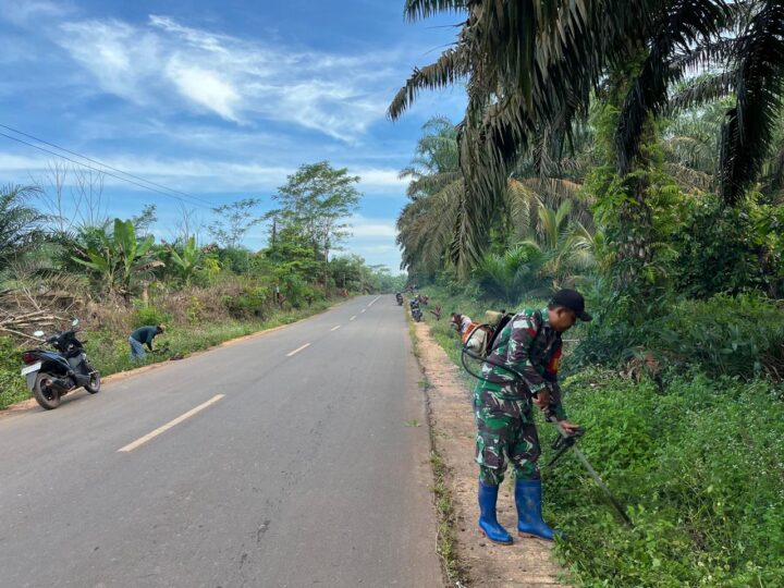 Peduli Lingkungan, Babinsa Koramil 1015-07/Parenggean Bersama Warga Gotong Royong