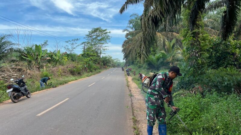 Peduli Lingkungan, Babinsa Koramil 1015-07/Parenggean Bersama Warga Gotong Royong