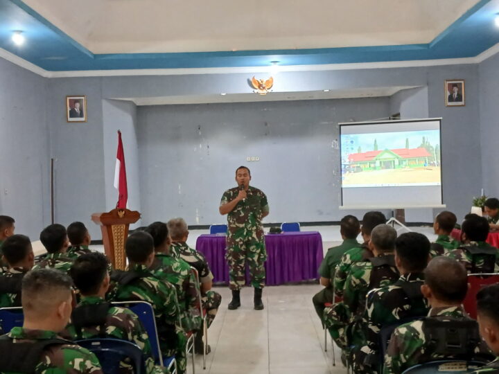 Komandan Kodim 1015/Sampit, Berikan Jam Komandan Kepada TNI Dan PNS Kodim 1015/Sampit