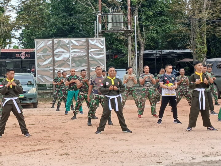 Tingkatkan Kemampuan dan Ketangkasan Prajurit, Kodim 1015/Sampit Gelar Latihan Pencak Silat Militer