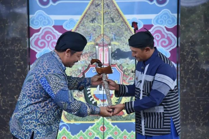 Keris Pusaka Milik Presiden Prabowo Subianto Menjadi Pusat Perhatian di Ajang Gelar Budaya Luwung Pacitan