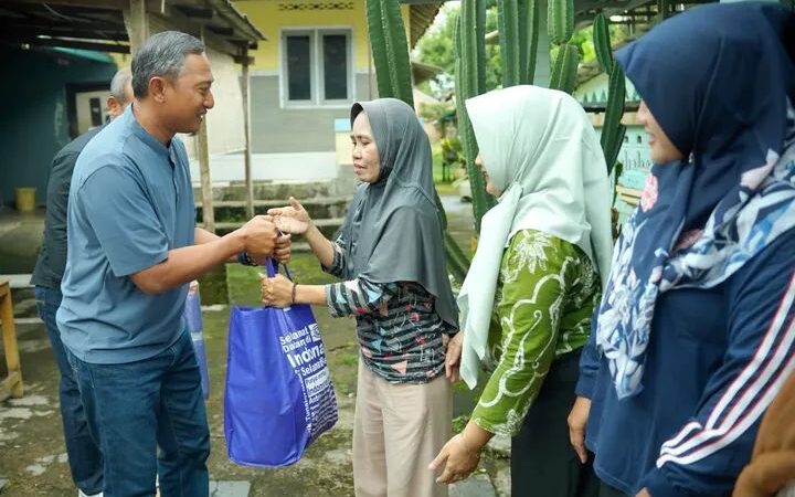 Bupati Pacitan Indrata Nur Bayuaji  Tinjau Rumah Warga Terdampak, Pasca Gempa M 6,2.