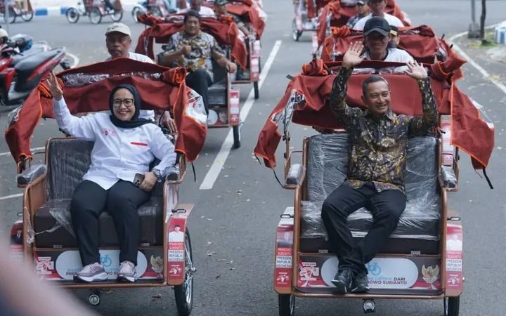 100 Abang Becak di Pacitan Terima Becak Listrik Gratis dari Presiden