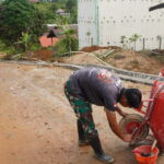 Anggota Satgas yang Ahli Memperbaiki Arco Dilokasi TMMD Regular ke-127