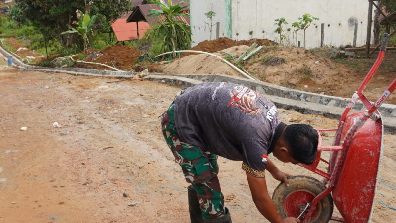 Anggota Satgas yang Ahli Memperbaiki Arco Dilokasi TMMD Regular ke-127