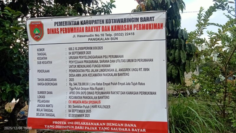 Konstruksi Jalan Aspal TA.2025 Dinas Perkim Kobar di Desa Amin Jaya Baru Seumur Jagung Permukaannya Retak.