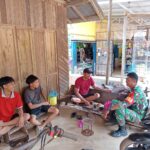 Babinsa Koramil 1015-10/Telaga Pulang Ciptakan Keakraban dengan Warga Binaan Melalui Komsos