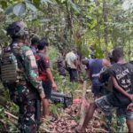 Satgas Pamtas RI–PNG Kewilayahan Yonif 763/SBA Bantu Warga Pembuatan Air Bersih