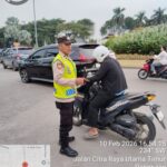 Polsek Panongan Gelar Strong Point Gatur Lalin Antisipasi Kepadatan Arus di Citra Raya