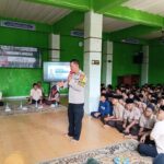 Bhabinkamtibmas Berikan Penyuluhan Bahaya Tawuran dan Bullying di SMP Islam Iqro