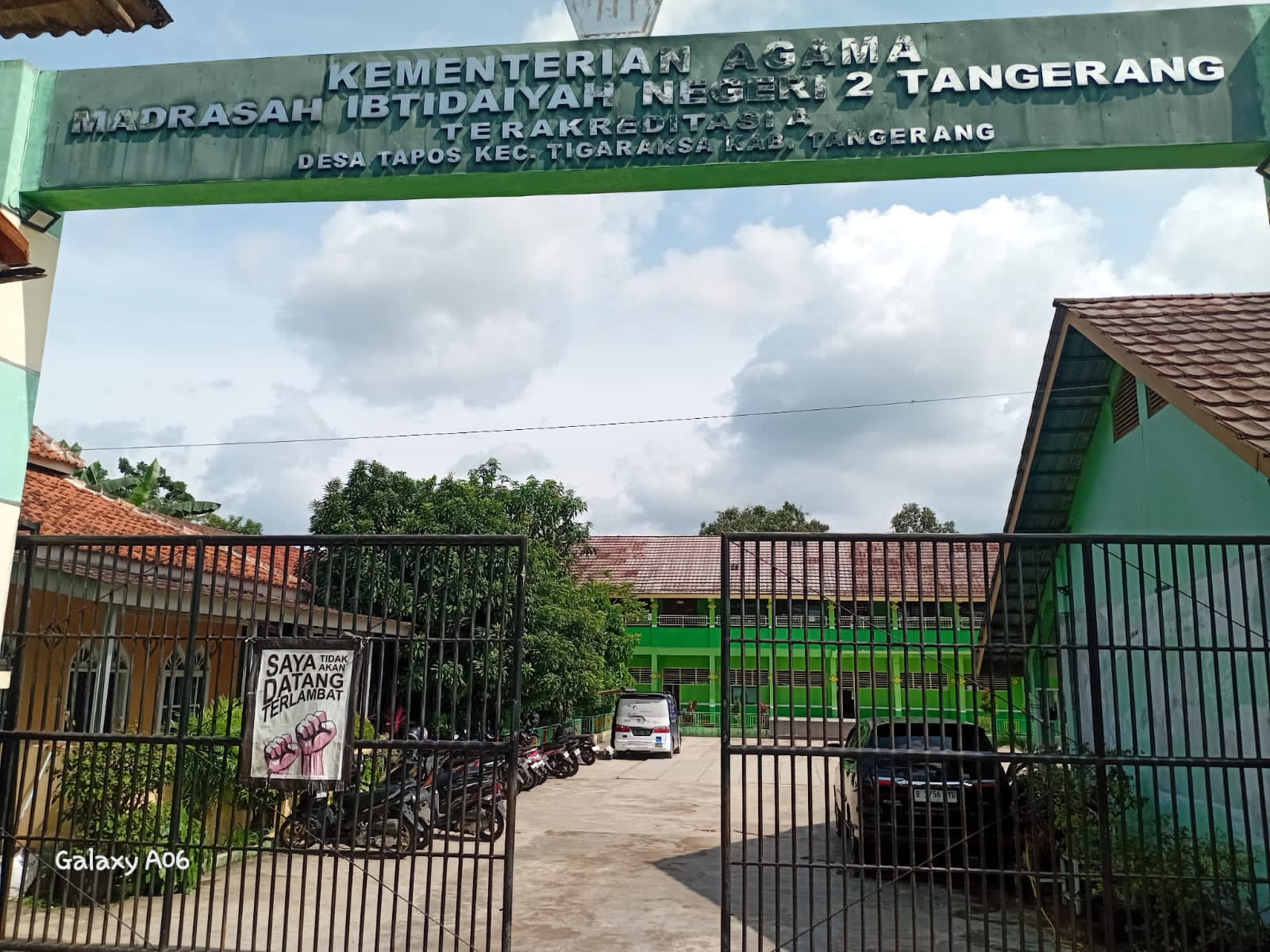 Guru Madrasah Ibtidaiyah Negeri 2 Tangerang Pungut Biaya Siswa Baru Sebesar Rp 1,5 Juta