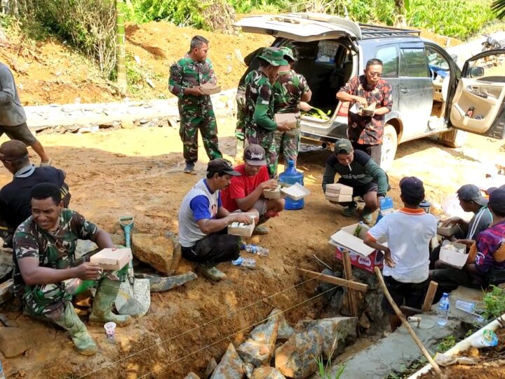 Nikmati Makan Siang Ala Satgas TMMD Reguler ke-127 Kodim 1015/Sampit