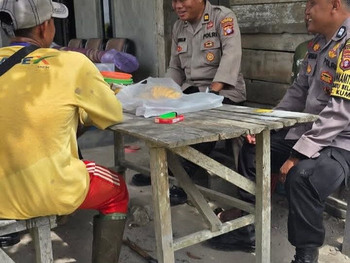 POLSEK KUMAI MENGADAKAN PROGRAM JUMAT CURHAT BERSAMA WARGA BATU BELAMAN