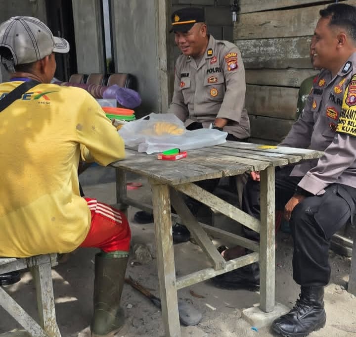 POLSEK KUMAI MENGADAKAN PROGRAM JUMAT CURHAT BERSAMA WARGA BATU BELAMAN