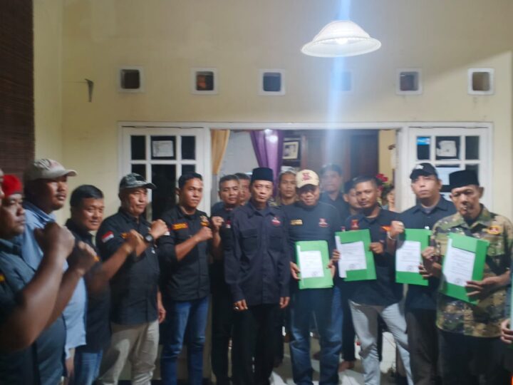 Pengurus DPC Penyerahan SK/Mandat PAC Kembangan dan Ranting Grib Jaya Kelurahan se-kecamatan Kembangan Jakarta Barat Berlangsung Lancar