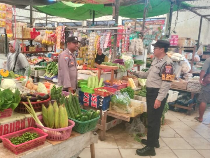 Jelang Ramadhan, Patroli Polsek Bukit Batu Kunjungi Pasar Rakyat Tangkiling