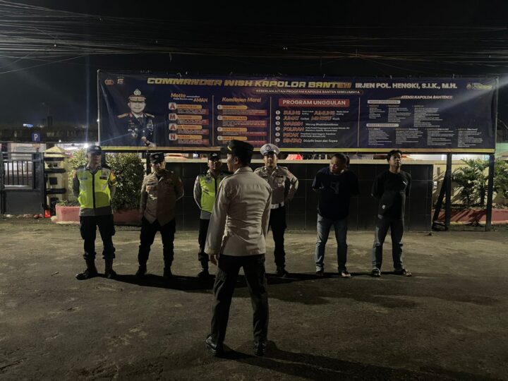 Personil Polsek Balaraja Polresta Tangerang Laksanakan Rutinitas Apel Malam dan Sispam Mako di Mapolsek Balaraja